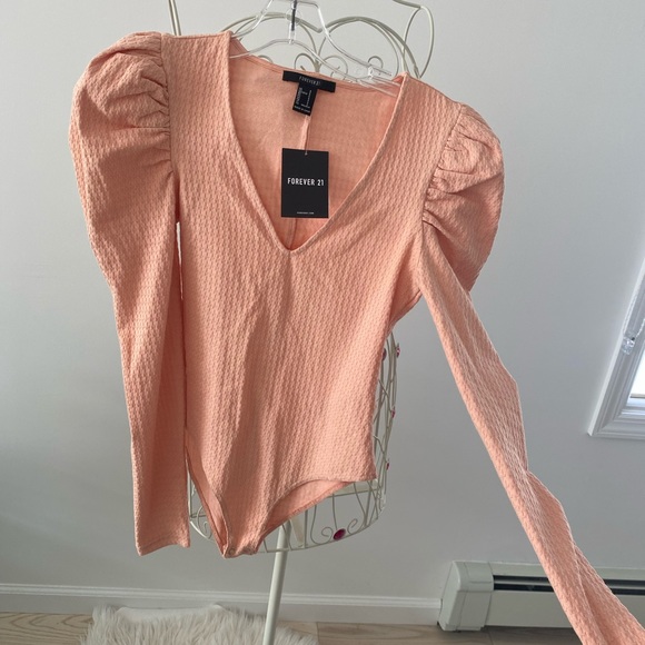 NWT! Forever 21 Puff Shoulder Houndstooth Knit Bodysuit- Peach -Size Small - Picture 4 of 8
